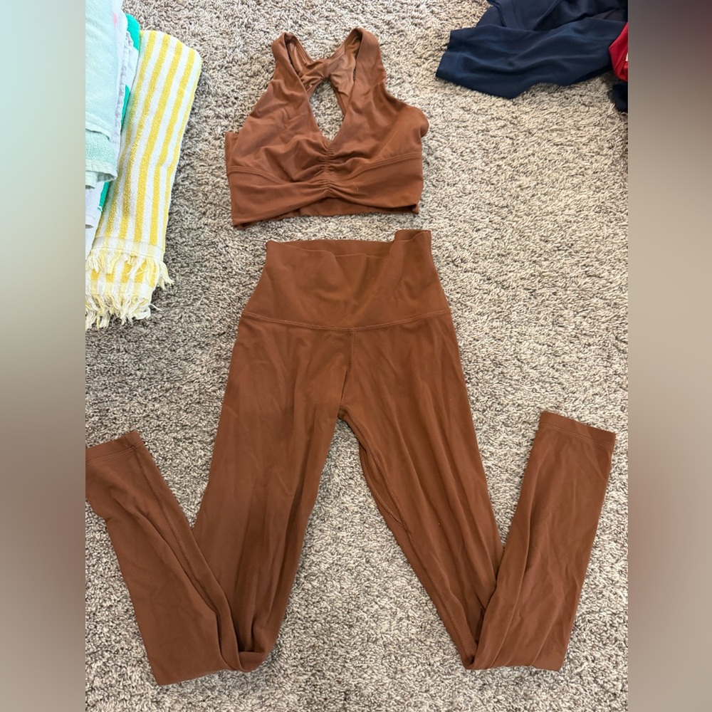Aritzia High-Waist Women's Active Leggings & Twist-Back Sports Bra - Brown
